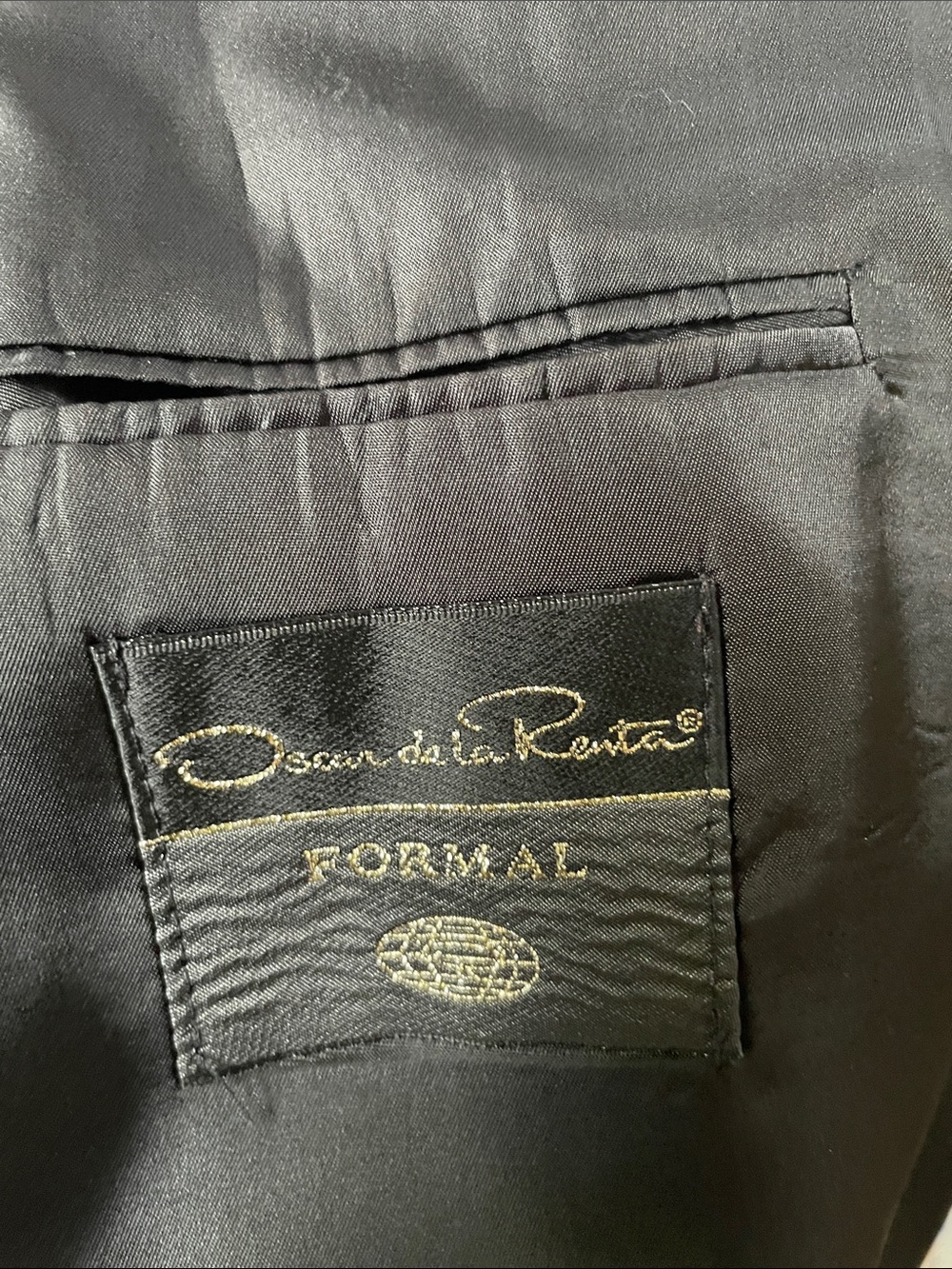Oscar de la Renta Black Satin Notch Lapel Tuxedo Jacket - Picture 2 of 16